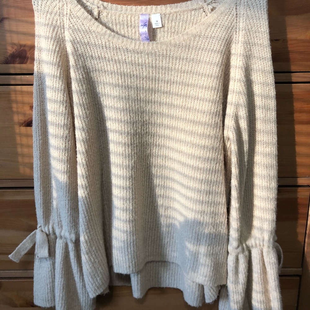 Soft Sweater with Bows!